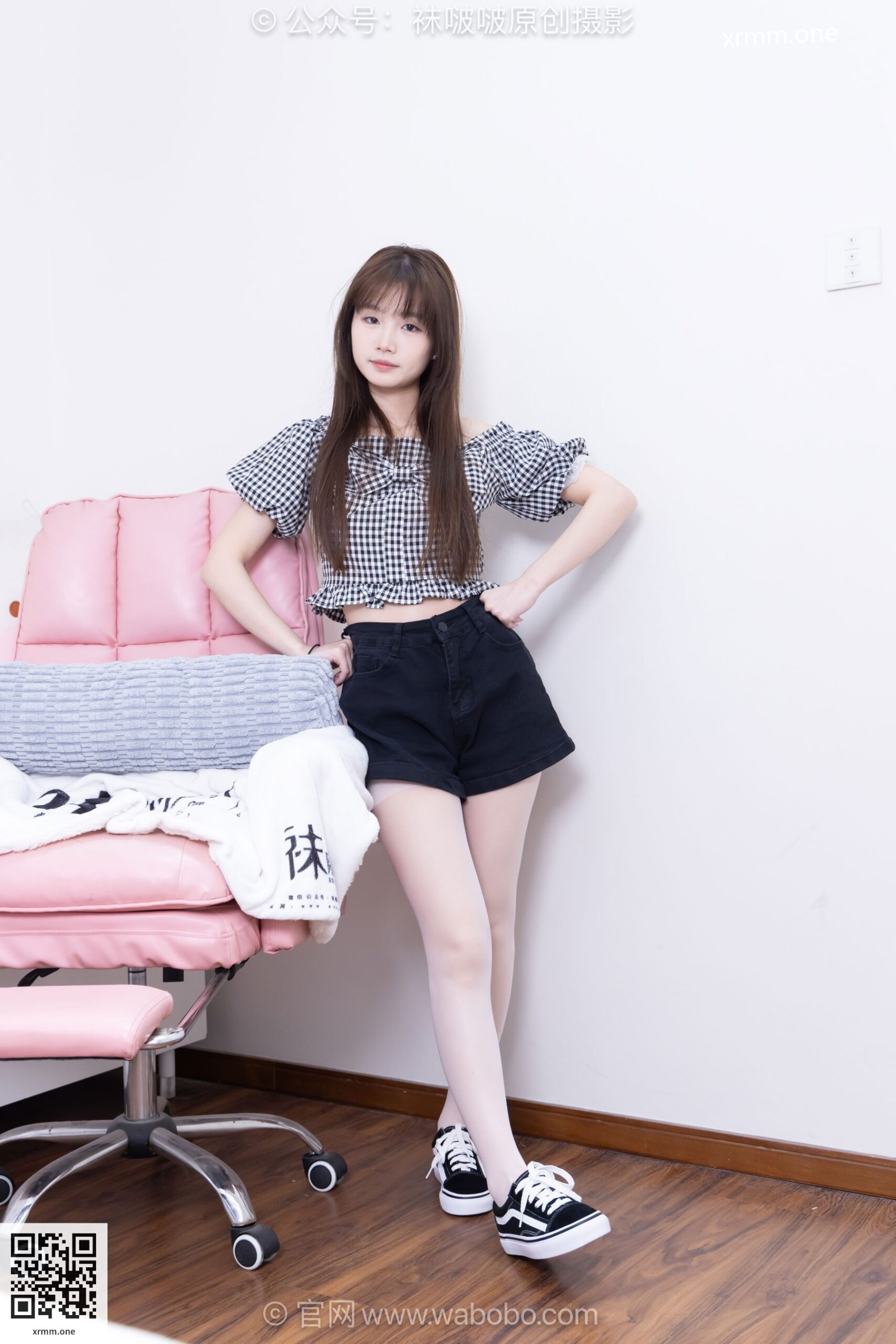 BoBoSocks袜啵啵 No.677 甜甜圈 – 帆布鞋、纯白棉袜、薄白丝_252P-软件百科